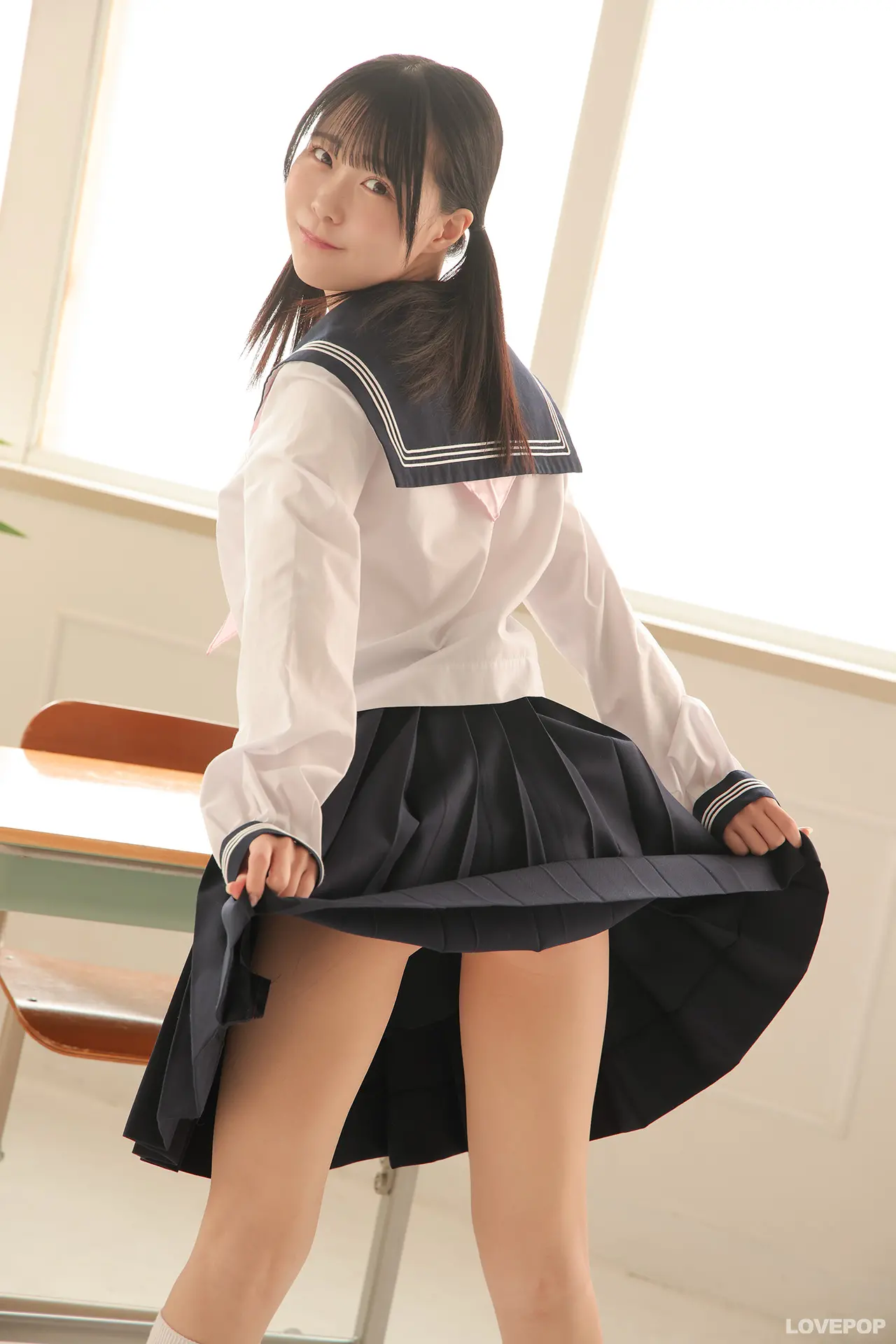 一宮あい-ラブポップ-制服-パンチラ-3