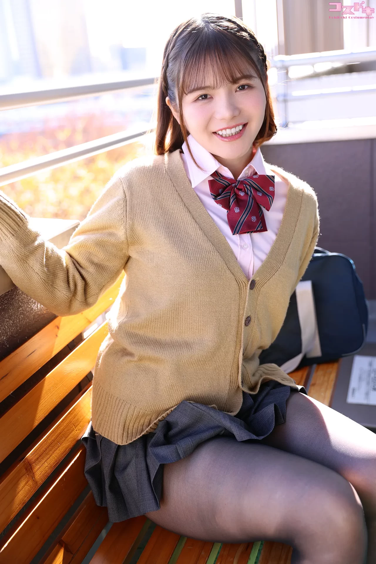 七堂蓮未-コスドキ-パンスト-パンチラ-2