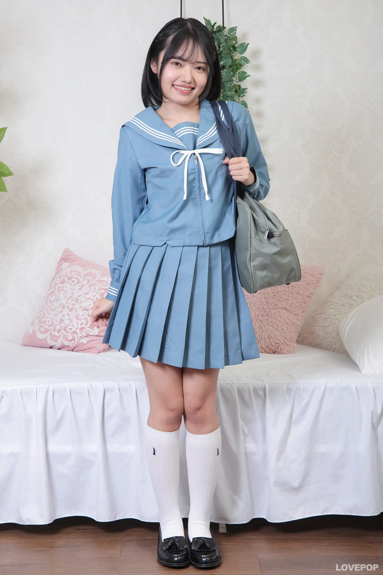 八坂凪-ラブポップ-制服-パンチラ-1