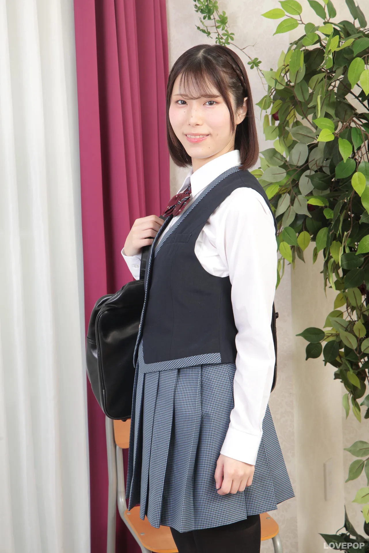 小泉なぎさ-ラブポップ-制服-パンチラ-1