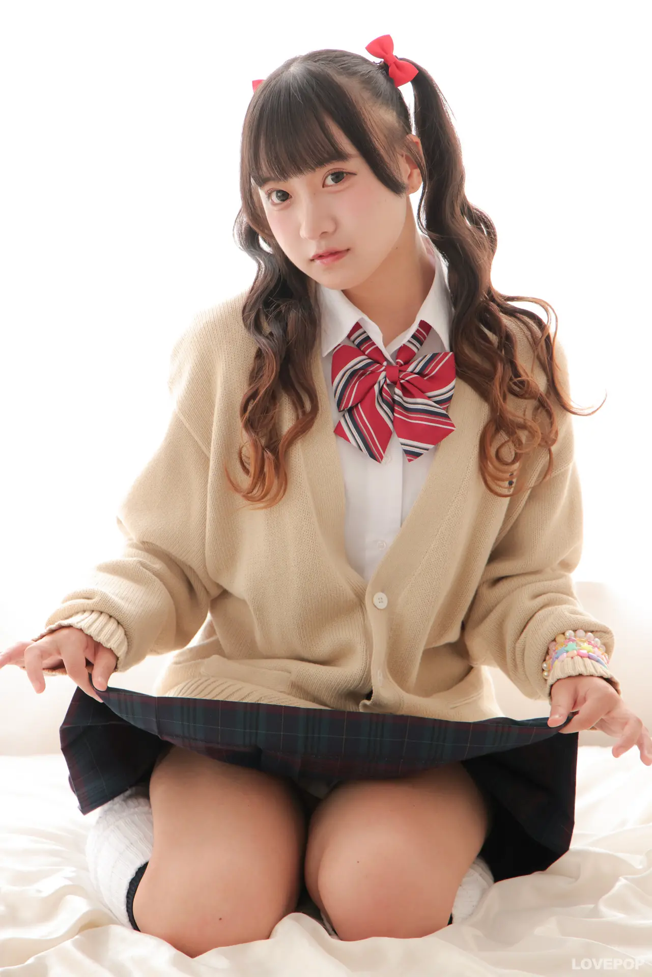 愛染ねね-ラブポップ-制服1-パンチラ-5