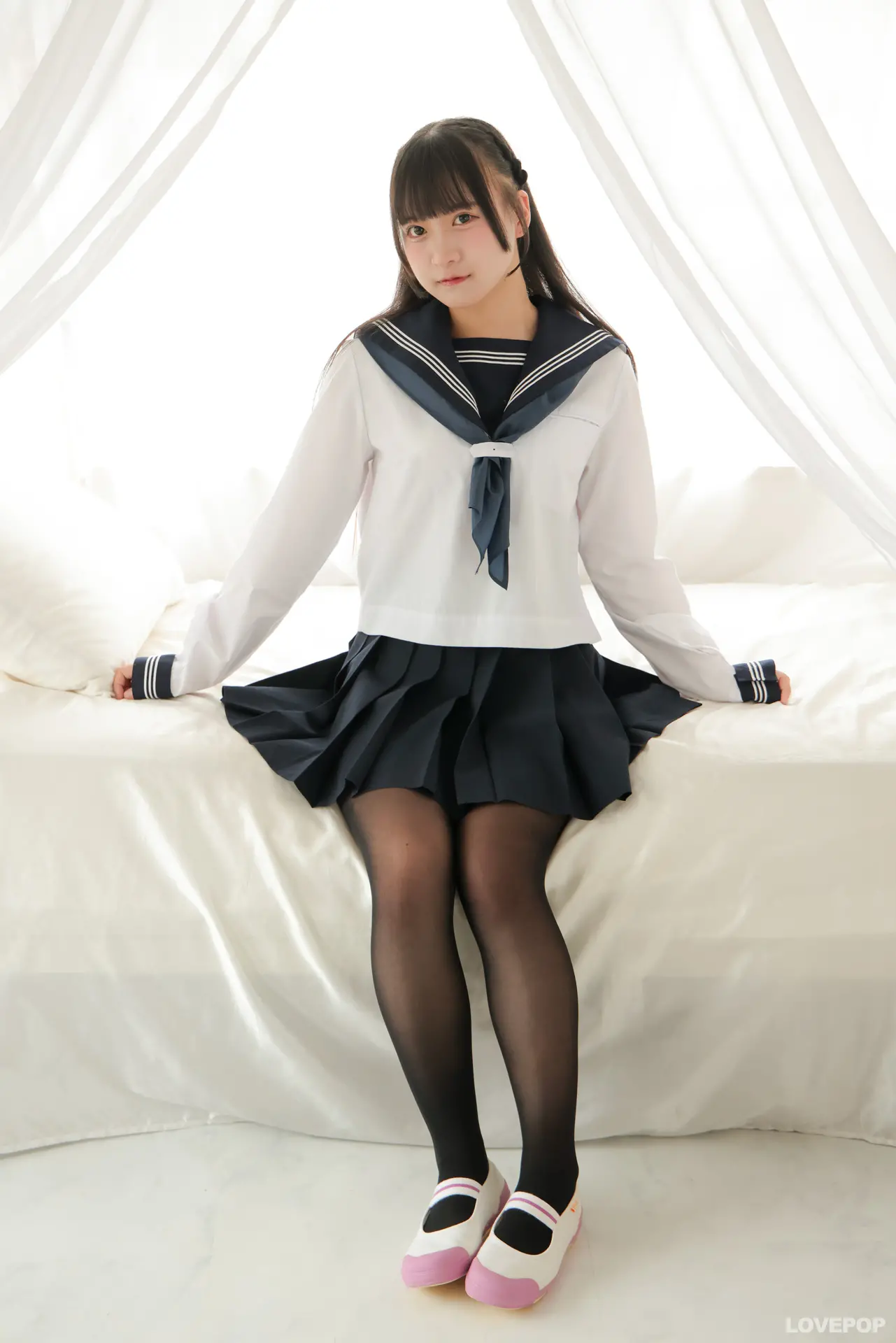 愛染ねね-ラブポップ-制服3-パンチラ-1