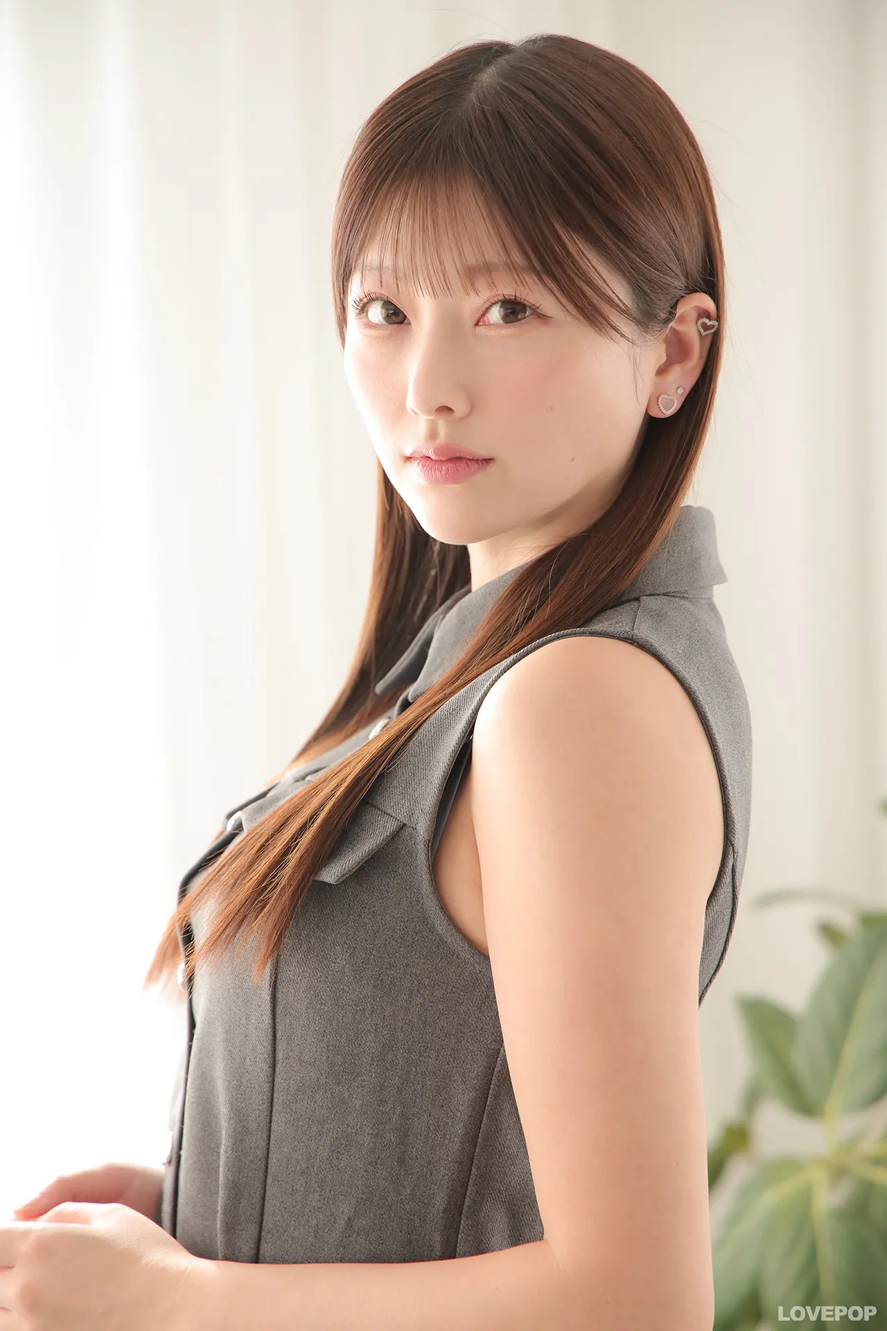 松本みいな-ラブポップ-私服-パンチラ-2