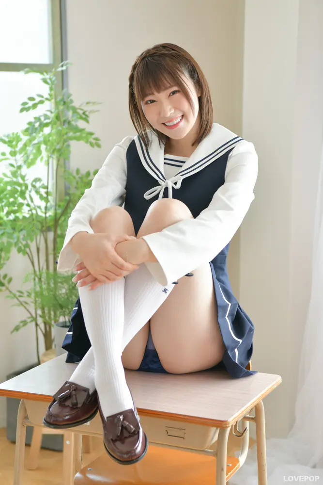 桜井紗稀-ラブポップ-ミニスカ-パンチラ-3
