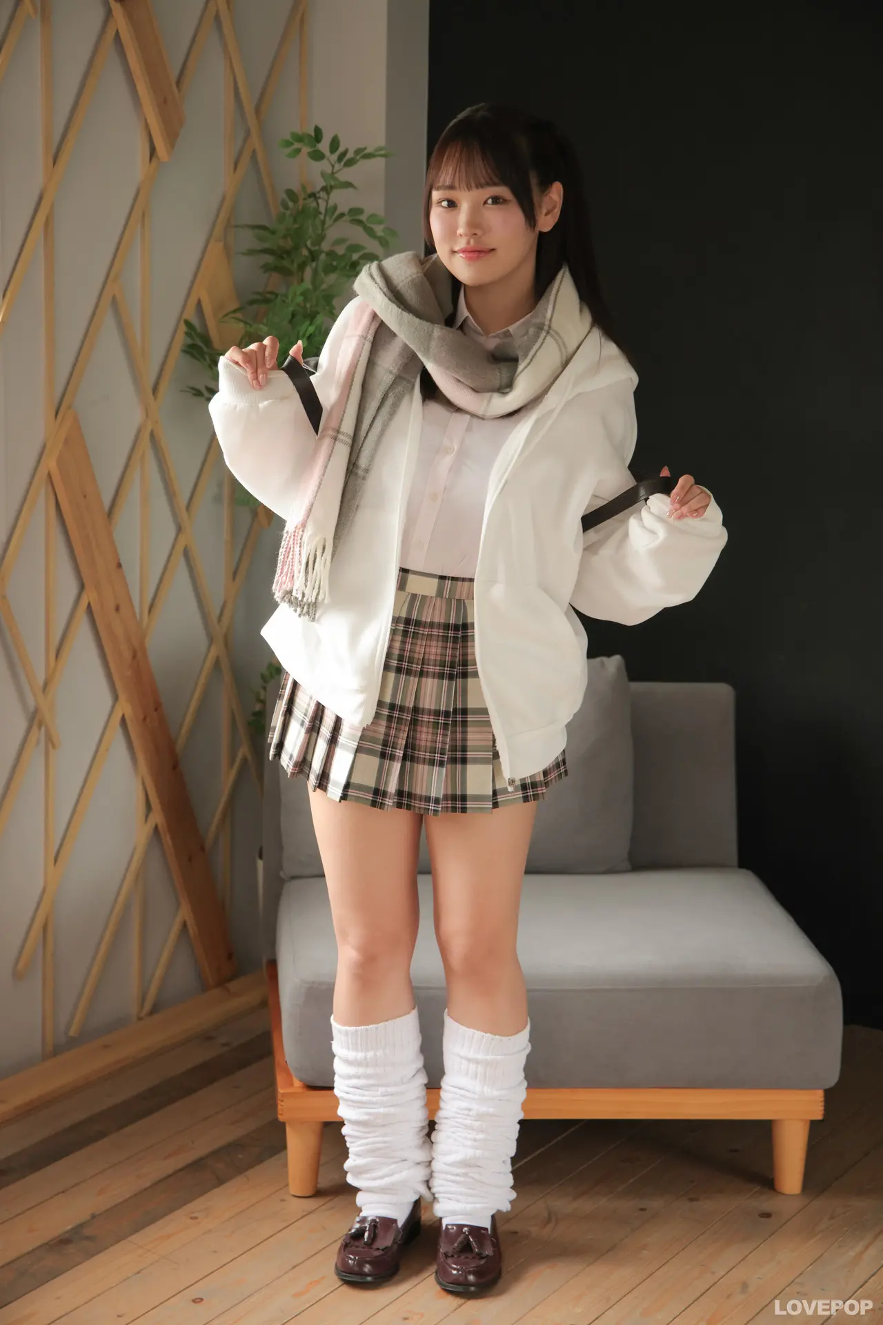 桜木美緒-ラブポップ-制服-パンチラ-1