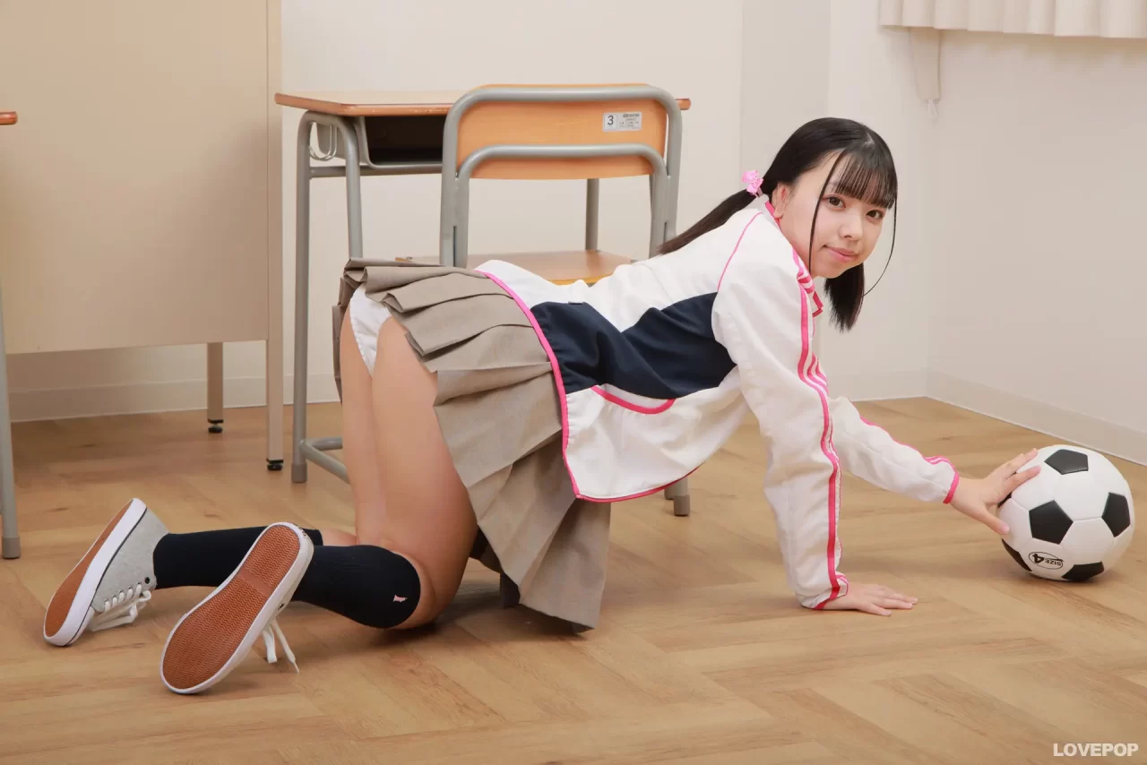 森下ことの-ラブポップ-制服-パンチラ-2