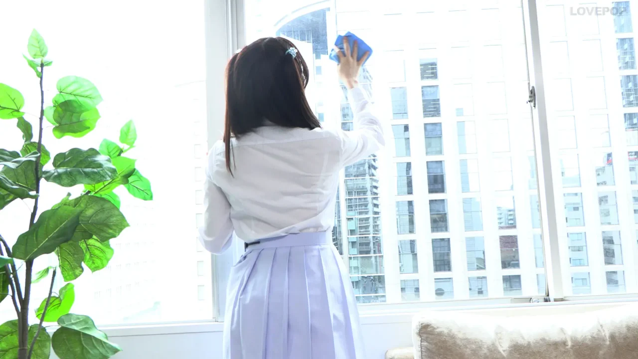 榎本みらの-ラブポップ-掃除-パンチラ-2