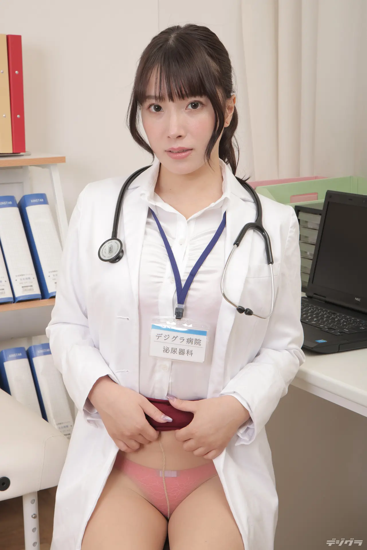 橘内ひなた-デジグラ-ナース-パンチラ-2