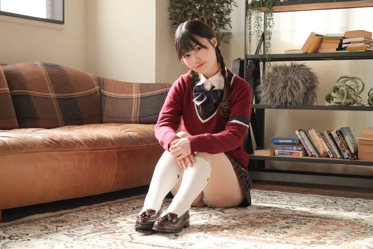 河合はるか-ラブポップ-制服-パンチラ-3