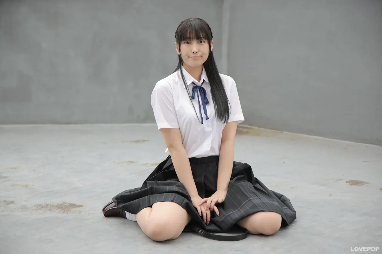 浅川まりな-ラブポップ-制服-パンチラ-2