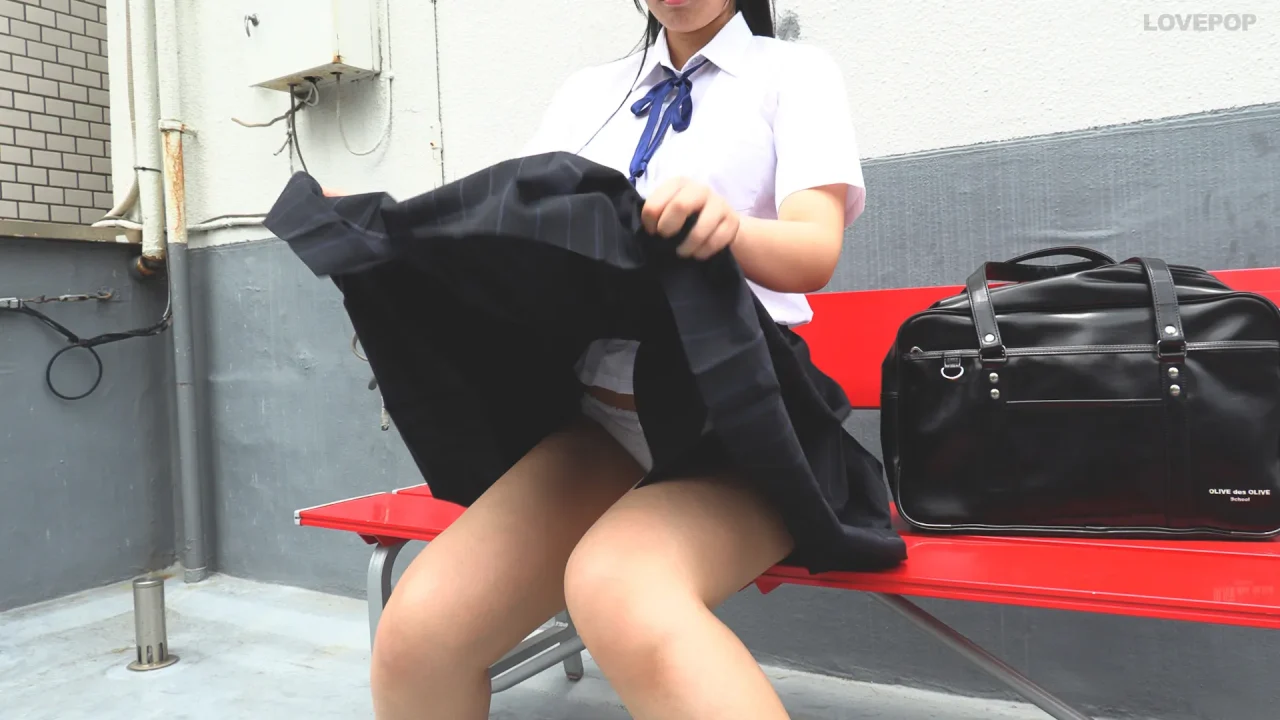 浅川まりな-ラブポップ-制服-パンチラ-9
