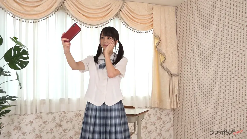 浜田翔子-ラブポップ-制服-パンチラ-2