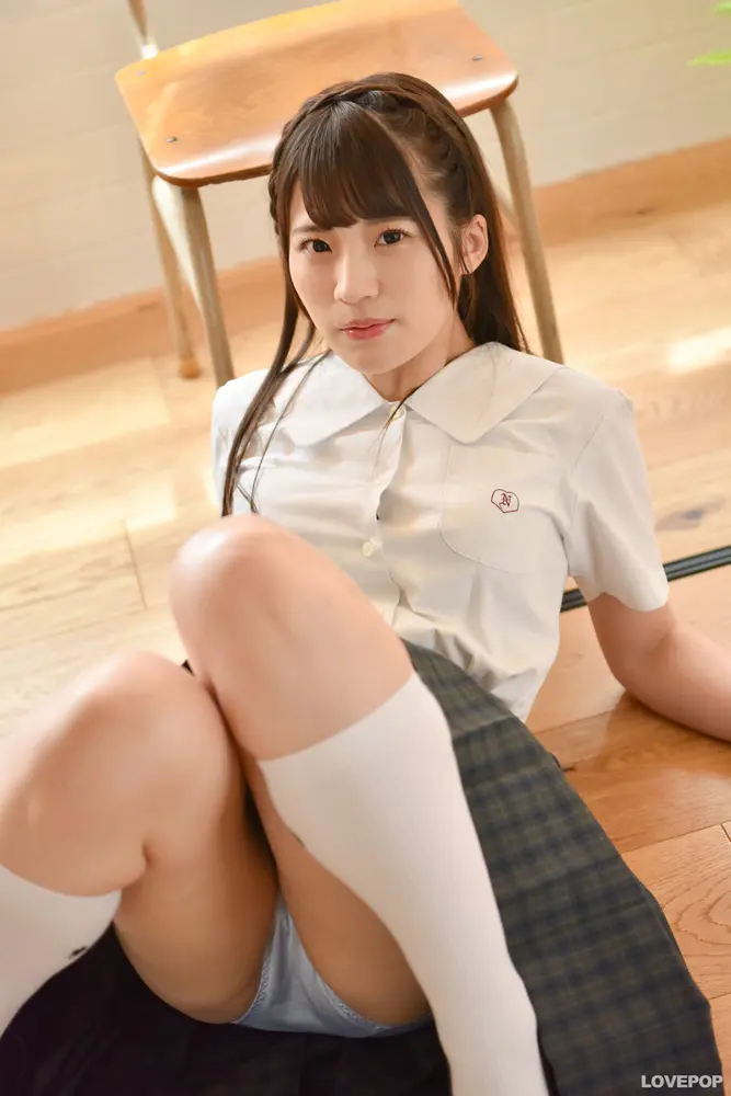 田中ぴあ-ラブポップ-ブレザー-パンチラ-3