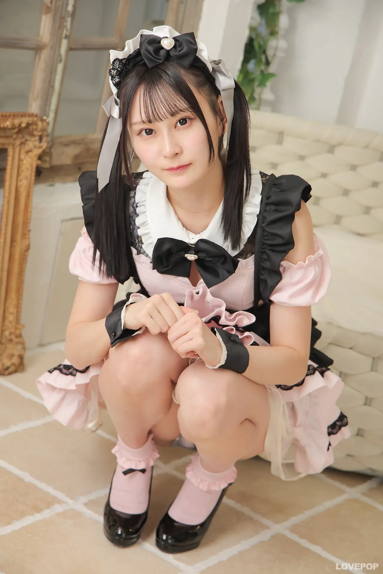 百野綾華-ラブポップ-メイド-パンチラ-3