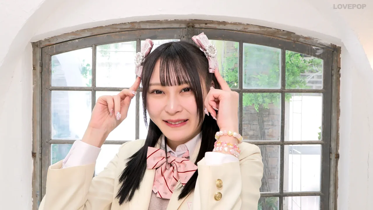 百野綾華-ラブポップ-制服-パンチラ-9