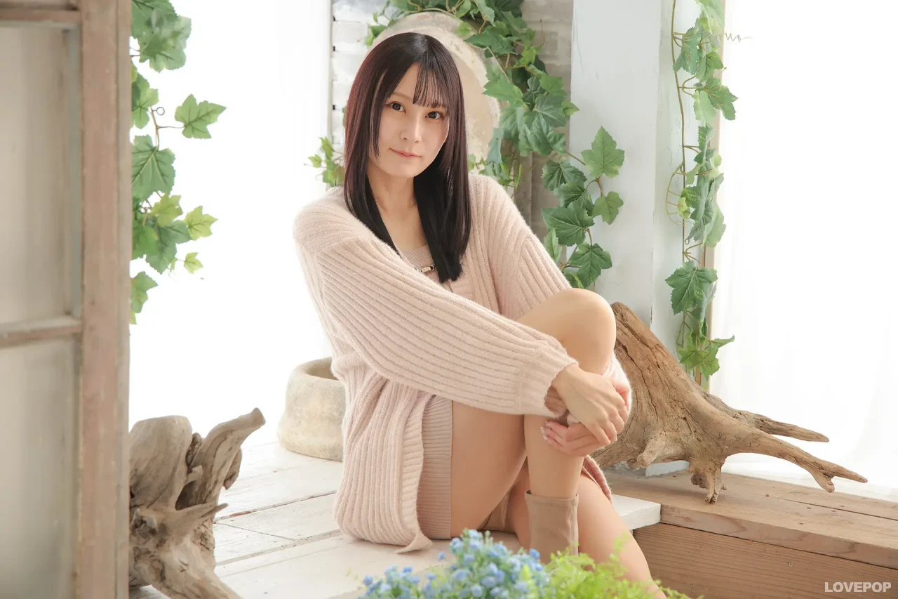 百野綾華-ラブポップ-私服-パンチラ-1