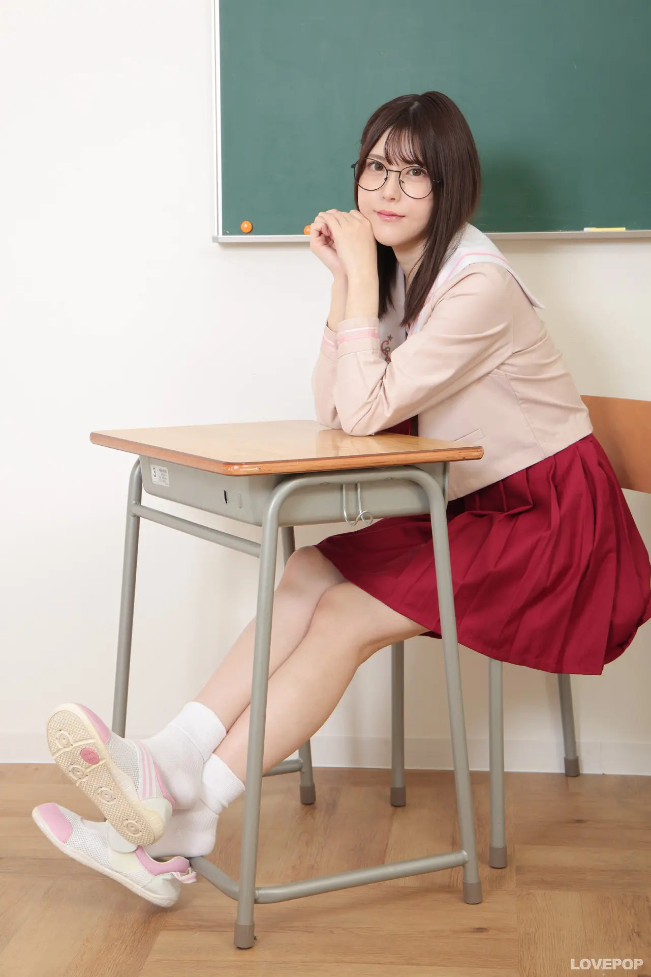 皆瀬あかり-ラブポップ-制服-新着パンチラ-202511-1