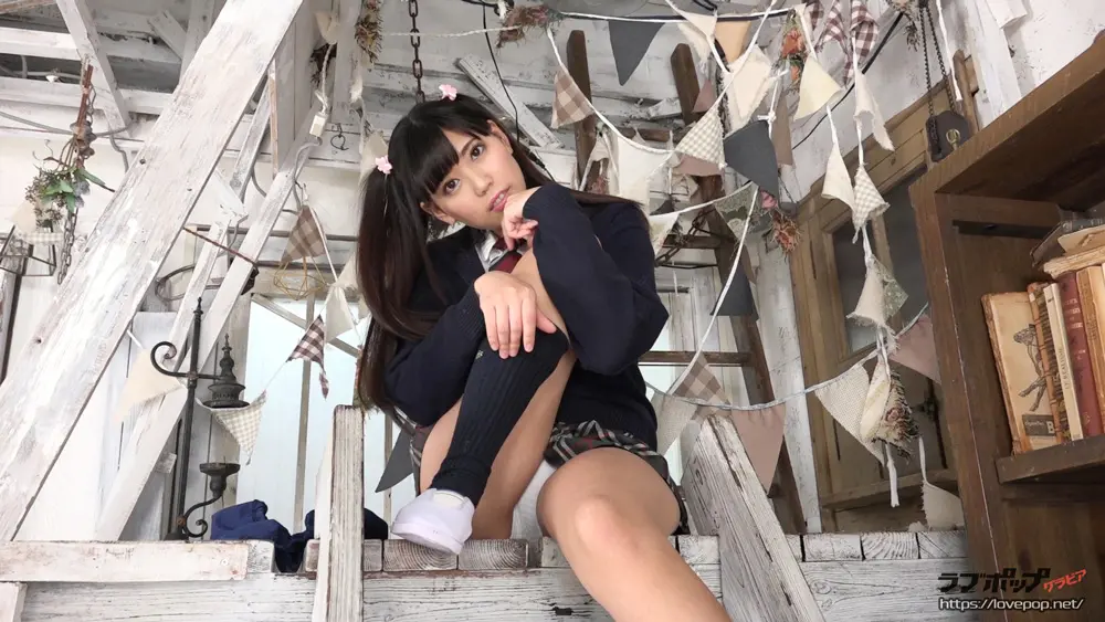 篠原冴美-ラブポップ-ミニスカ-パンチラ-11