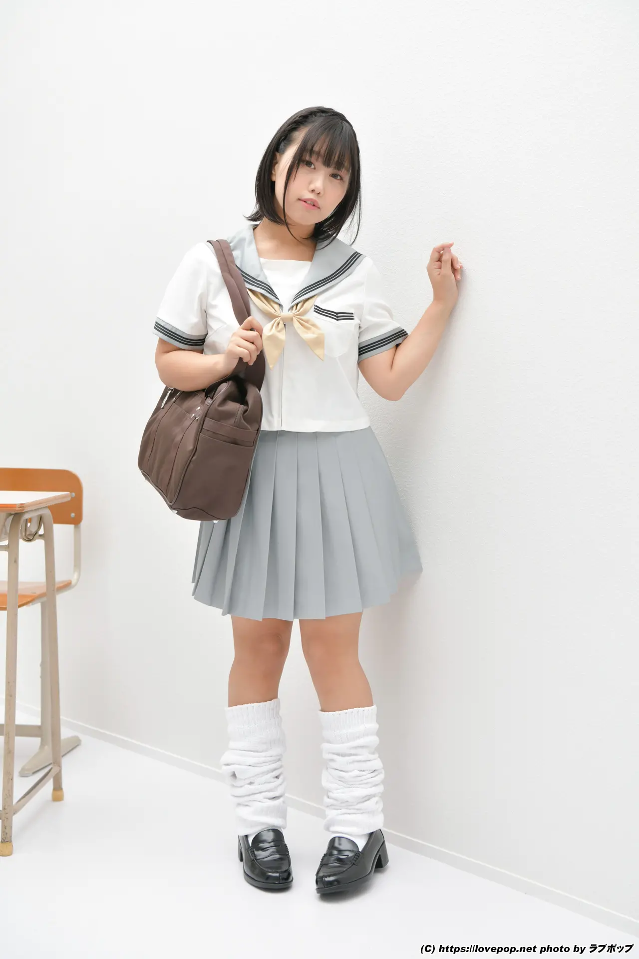 紬とろろ-ラブポップ-制服-パンチラ-1