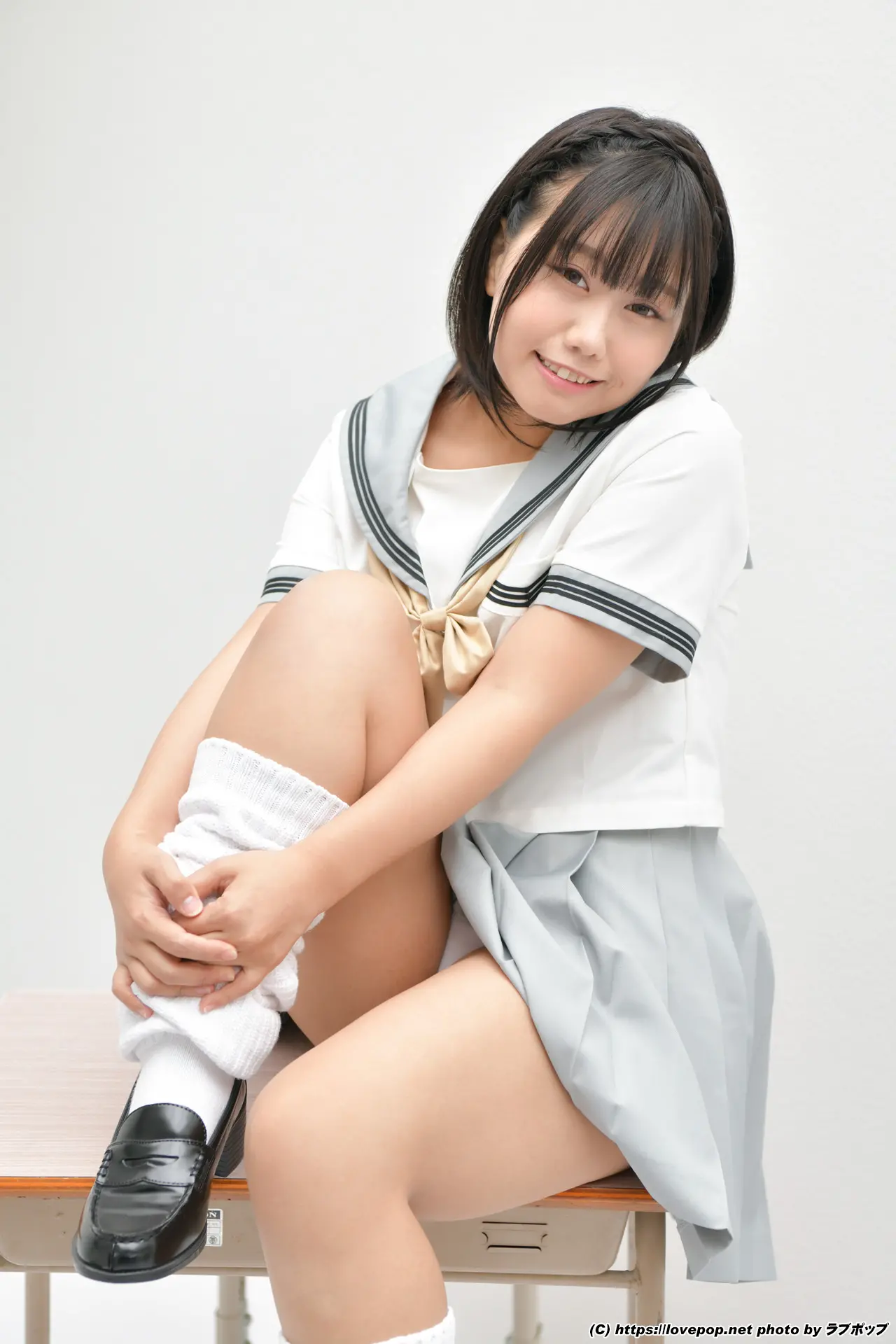 紬とろろ-ラブポップ-制服-パンチラ-3