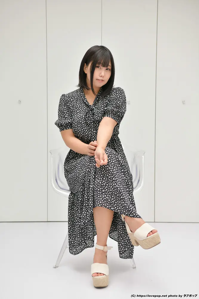 紬とろろ-ラブポップ-私服-パンチラ-1