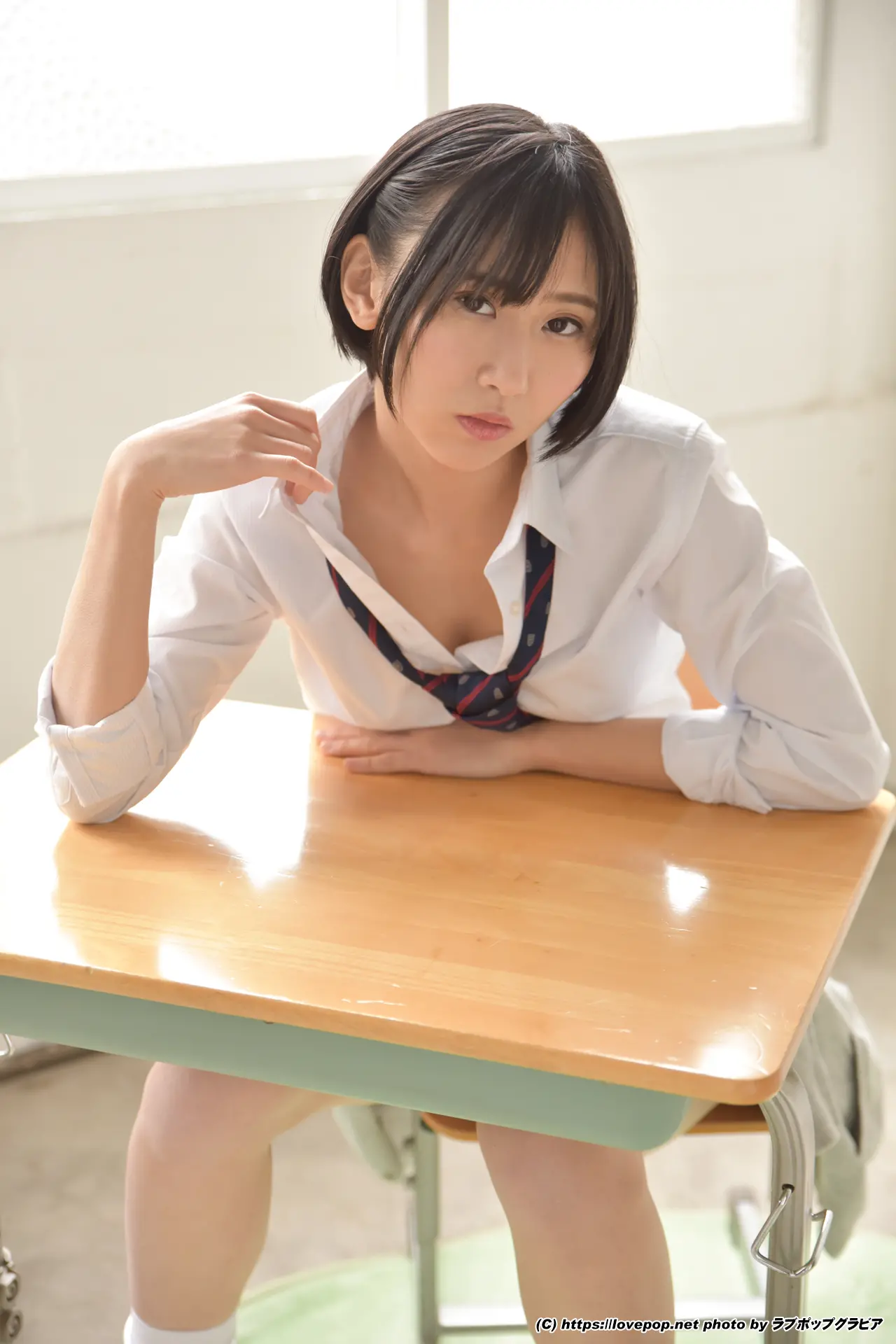 美東澪-ラブポップ-制服-パンチラ-4