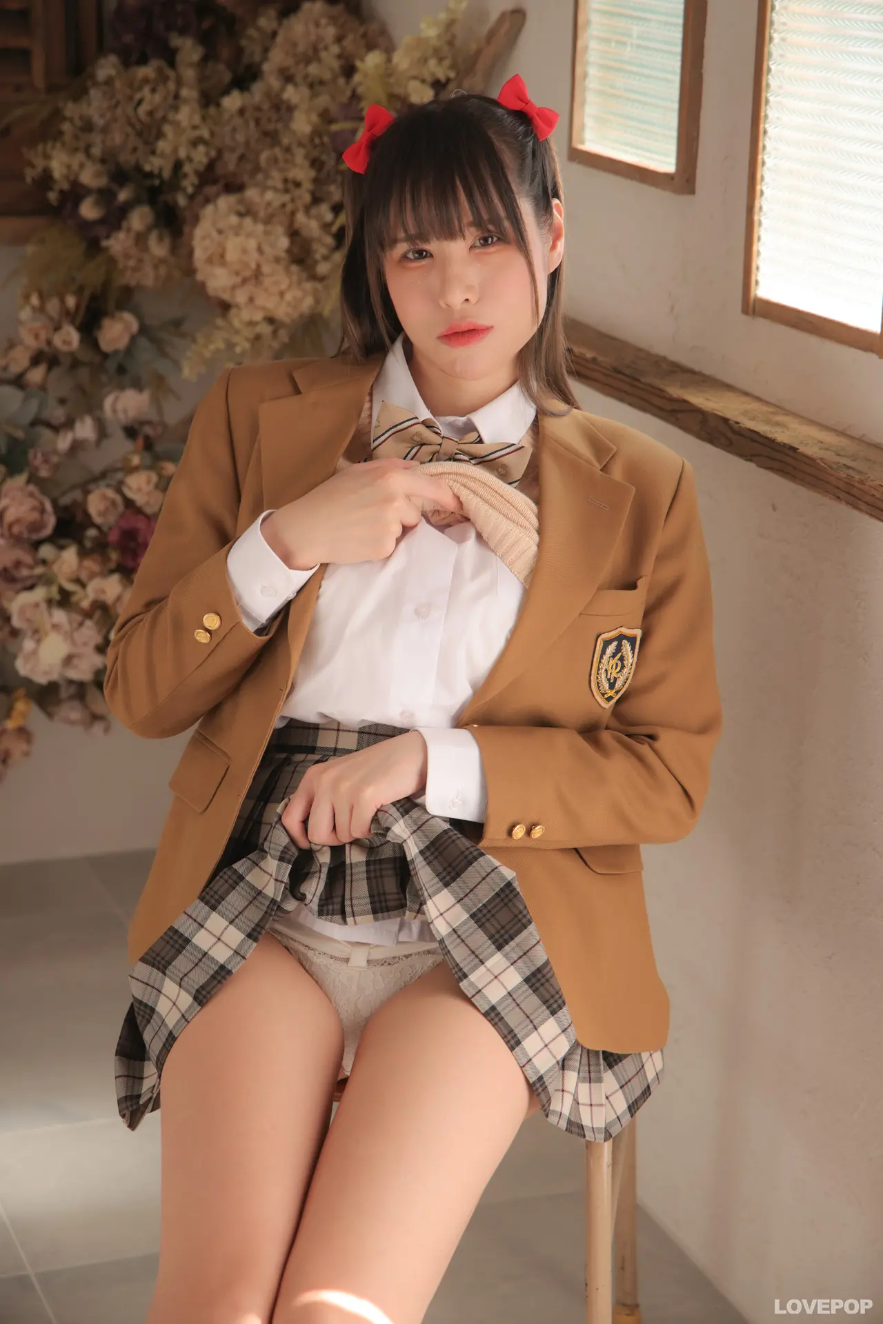 羽生ゆか-ラブポップ-ブレザー-パンチラ-4