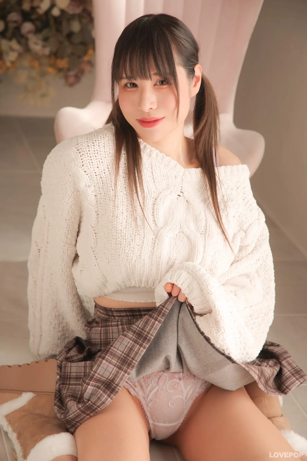 羽生ゆか-ラブポップ-私服-パンチラ-5